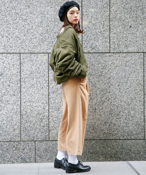 LOWRYS FARM(ローリーズファーム)の「★WEB先行予約アイテム★リバーシブルソデボリュームMA-1(ジャケット/アウター・ブラック/グレー/カーキ)」の4枚目の写真