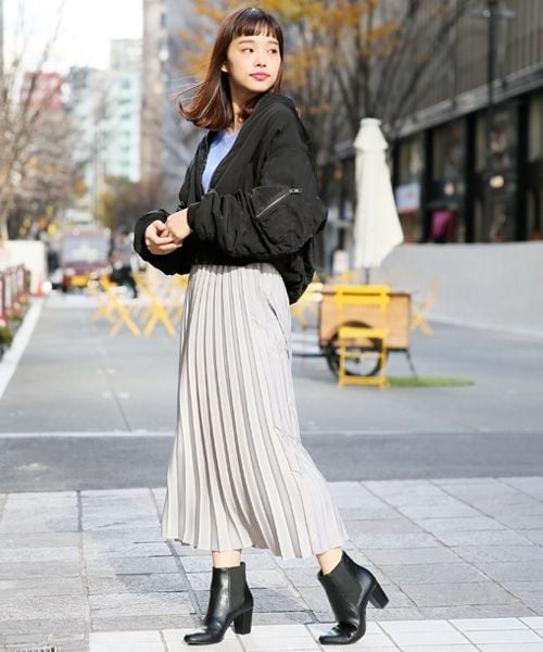 LOWRYS FARM(ローリーズファーム)の「★WEB先行予約アイテム★リバーシブルソデボリュームMA-1(ジャケット/アウター・ブラック/グレー/カーキ)」の5枚目の写真