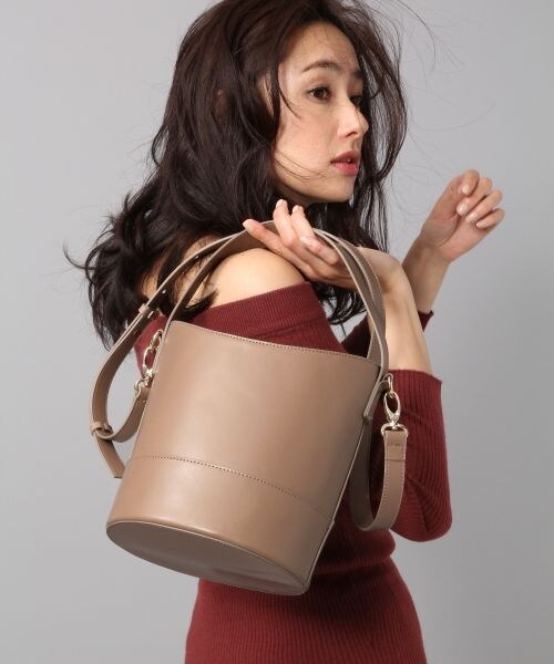 BLISS POINT(ブリスポイント)の「バケットバッグ(バッグ・ブラック/オレンジブラウン/グレージュ/バイカラー(ホワイト×ブラック))」の3枚目の写真