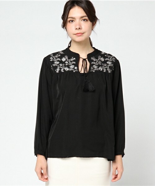 archives（アルシーヴ）の「胸元刺繍入りブラウス（シャツ/ブラウス・レディース・アイボリー/ブラック/ブルー・MEDIUM）」の4枚目の写真