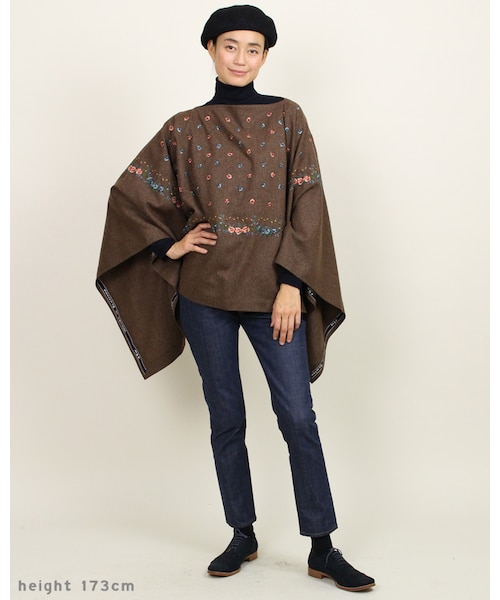 45R（フォーティファイブアール）の「ku・Ra・siバンダナ刺繍ポンチョ