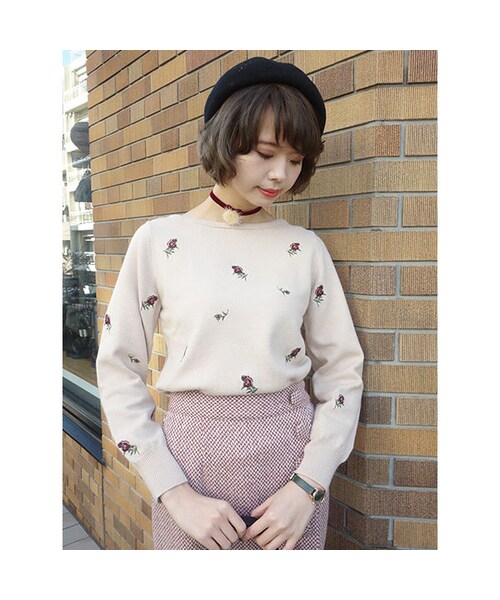F i.n.t(フィント)の「ローズ総刺繍ニットプルオーバー/F&A(ニット/セーター・レディース・その他)」の4枚目の写真