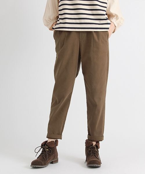 studio CLIP（スタディオクリップ）の「コットンレーヨン混ストレッチテーパードパンツ（パンツ・ブラック/カーキ/ベージュ/ネイビー）」の3枚目の写真