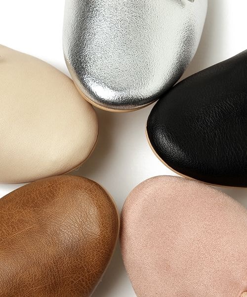 studio CLIP(スタディオクリップ)の「アソートカラーバレエシューズ(シューズ・シルバー/ブラック/ピンク/ブラウン/アイボリー)」の21枚目の写真