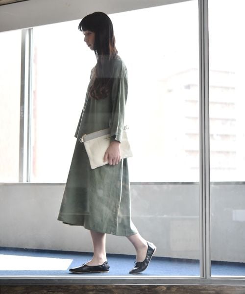 studio CLIP(スタディオクリップ)の「アソートカラーバレエシューズ(シューズ・シルバー/ブラック/ピンク/ブラウン/アイボリー)」の8枚目の写真