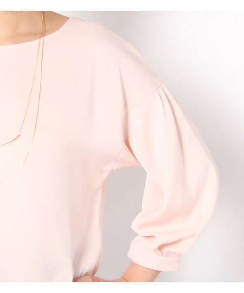 laboratory work（ラボラトリーワーク）の「ネックレス付きサテンボリューム袖ブラウス（トップス・レディース・オフホワイト/ピンクベージュ/ネイビー・M）」の8枚目の写真