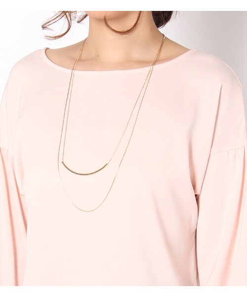 laboratory work（ラボラトリーワーク）の「ネックレス付きサテンボリューム袖ブラウス（トップス・レディース・オフホワイト/ピンクベージュ/ネイビー・M）」の6枚目の写真