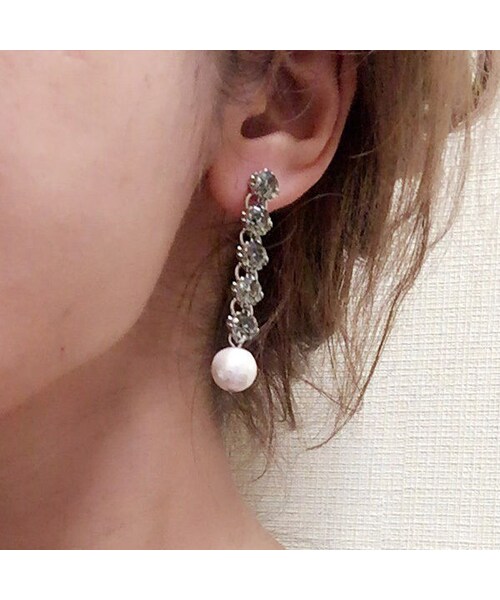 CHOUCHOU（チュチュ）の「スワロフスキーとコットンパールの連ピアス/イヤリング（ピアス（両耳用）・レディース・ブラック・Free）」の2枚目の写真