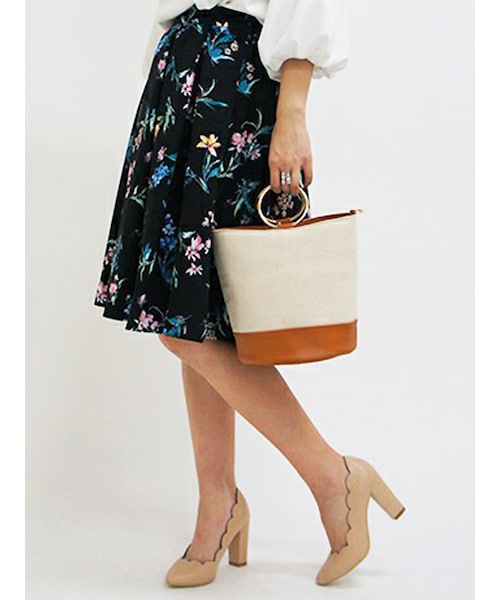 31 Sons de mode（トランテアン　ソン　ドゥ　モード）の「〔2017春 WEB先行販売〕≪新作≫スカラップチャンキーパンプス（シューズ・レディース・ブラック/シルバー/ベージュ・S/M/L）」の4枚目の写真