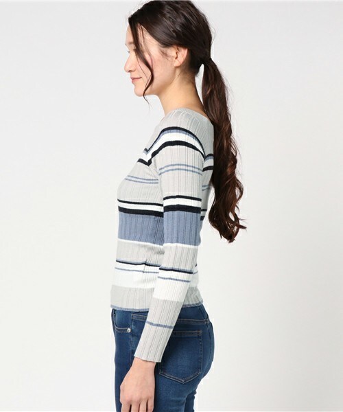 archives（アルシーヴ）の「マルチボーダーオフショルダーニットプルオーバー（ニット/セーター・レディース・グレー/ベージュ/ピンク・MEDIUM）」の6枚目の写真