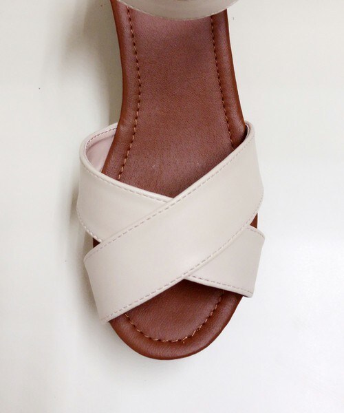 archives（アルシーヴ）の「【WEB限定予約】クロスベルトサンダル（サンダル・レディース・オフホワイト/ブラック/ピンク・MEDIUM/LARGE）」の8枚目の写真