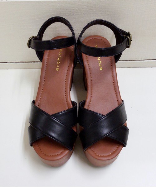 archives（アルシーヴ）の「【WEB限定予約】クロスベルトサンダル（サンダル・レディース・オフホワイト/ブラック/ピンク・MEDIUM/LARGE）」の6枚目の写真