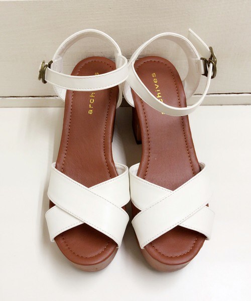 archives（アルシーヴ）の「【WEB限定予約】クロスベルトサンダル（サンダル・レディース・オフホワイト/ブラック/ピンク・MEDIUM/LARGE）」の4枚目の写真