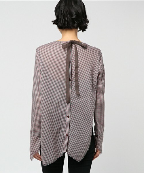 AKANE UTSUNOMIYA（アカネウツノミヤ）の「AKANE UTSUNOMIYA バックボタンシャツ（シャツ/ブラウス・レディース・ピンク・38）」の3枚目の写真