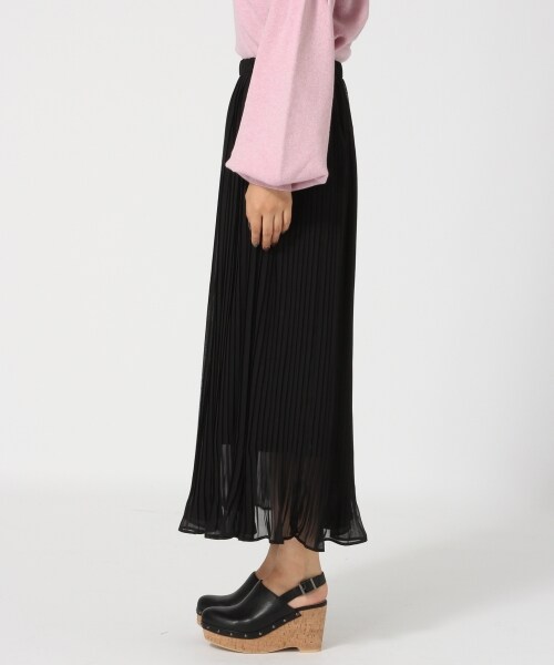 LOWRYS FARM（ローリーズファーム）の「★WEB先行予約アイテム★ラッフルヘムプリーツロングスカート（スカート・オフ/ブラック/グレー/レッド）」の6枚目の写真