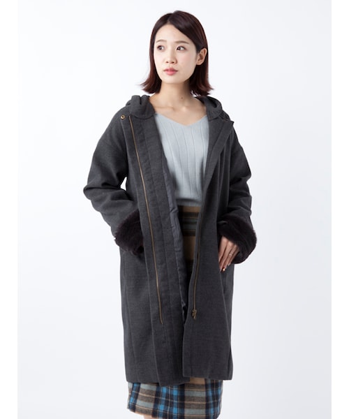 w closet（ダブルクローゼット）の「ファー袖フード付きコート（ジャケット/アウター・レディース・グレージュ/キャメル/チャコール・FREE）」の4枚目の写真