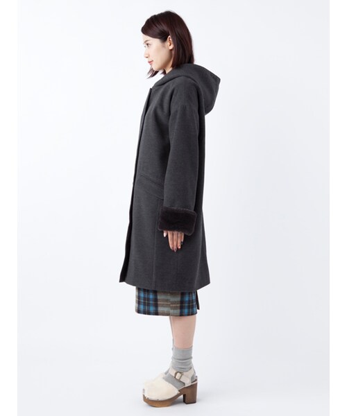 w closet（ダブルクローゼット）の「ファー袖フード付きコート（ジャケット/アウター・レディース・グレージュ/キャメル/チャコール・FREE）」の5枚目の写真