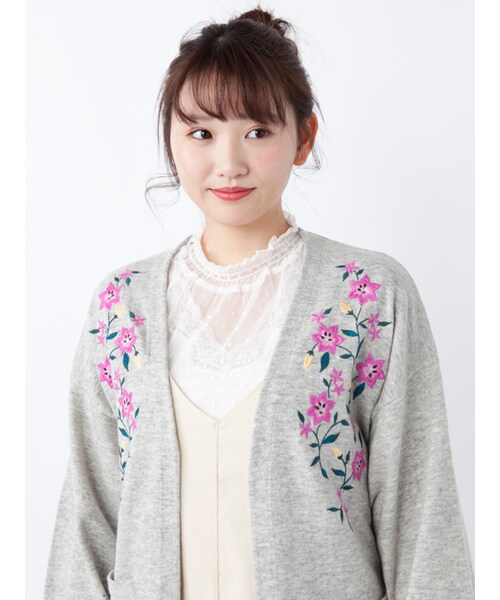 w closet（ダブルクローゼット）の「刺繍入りロングカーディガン（トップス・レディース・グレー/ピンク/ブラック・FREE）」の5枚目の写真