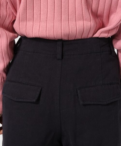 LOWRYS FARM（ローリーズファーム）の「ベーカーパンツ（パンツ・カーキ/ネイビー）」の9枚目の写真