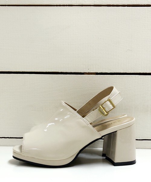 archives（アルシーヴ）の「【WEB限定予約】バックストラップサンダル（サンダル・レディース・アイボリー/ブラック/オレンジ・MEDIUM/LARGE）」の2枚目の写真