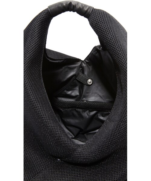 Maison Margiela(メゾンマルジェラ)の「MM6 Hobo Bag(バックパック/リュック・レディース・Black・One Size)」の3枚目の写真