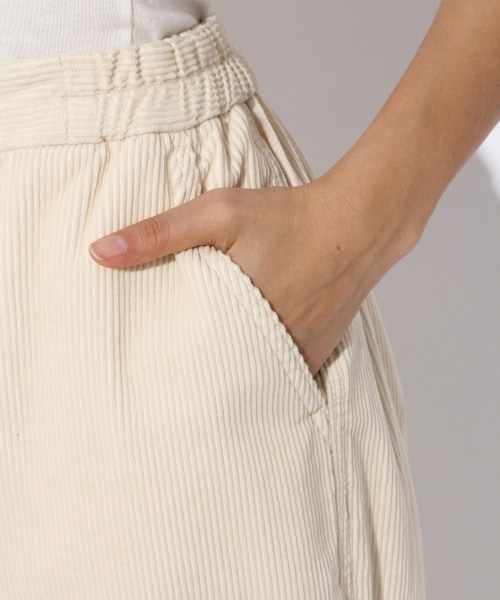 niko and...（ニコアンド）の「コーデュロイテーパーパンツ（パンツ・オフホワイト/オレンジ/カーキ/ブルー）」の12枚目の写真