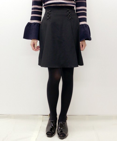 archives（アルシーヴ）の「【WEB限定予約】フロントレースアップスカート（スカート・レディース・ブラック/グレー/ピンク・MEDIUM）」の2枚目の写真