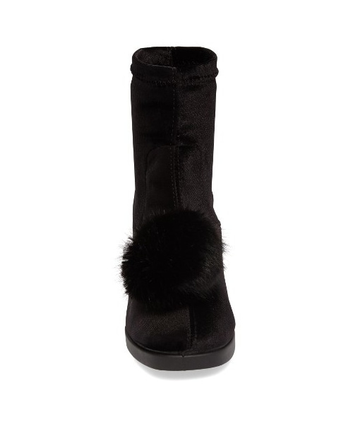 TOPSHOP(トップショップ)の「Women's Topshop Belle Pompom Boot(ブーツ・レディース・Black・5.5US / 36EU/6.5US / 37EU/7.5US / 38EU/8.5US / 39EU/9.5US / 40EU)」の2枚目の写真