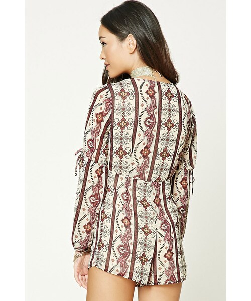 FOREVER 21（フォーエバー トゥエンティーワン）の「ペイズリーフラワープリントロンパース（オールインワン・サロペット・レディース・TAN/WINE・S/M/L）」の3枚目の写真