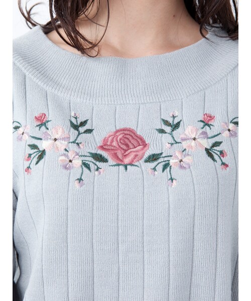 w closet（ダブルクローゼット）の「刺繍入りワイドネックニット（トップス・レディース・サックス/Mピンク/ブラック・FREE）」の7枚目の写真