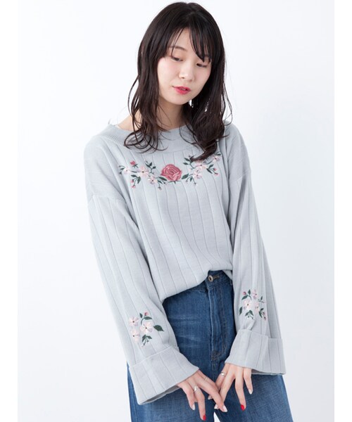 w closet（ダブルクローゼット）の「刺繍入りワイドネックニット（トップス・レディース・サックス/Mピンク/ブラック・FREE）」の4枚目の写真
