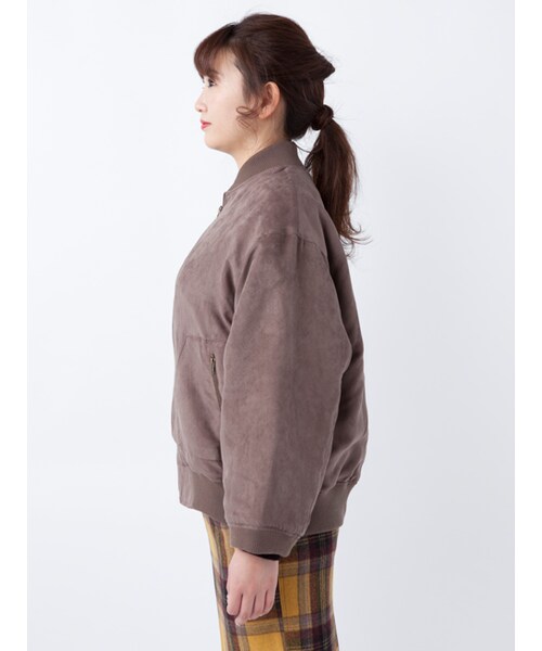 w closet(ダブルクローゼット)の「中綿入りスエードBIGブルゾン(ジャケット/アウター・レディース・ブラウン/モカ・FREE)」の4枚目の写真