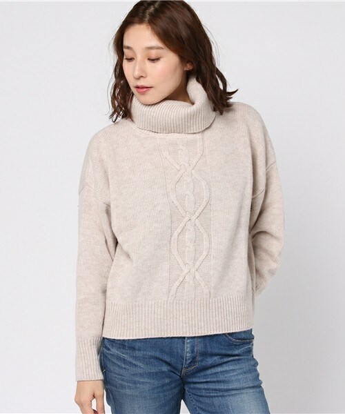 INTERPLANET（インタープラネット）の「ラムウールケーブルタートルニット（ニット/セーター・レディース・オフホワイト/グレー/オートミール・FREE）」の3枚目の写真