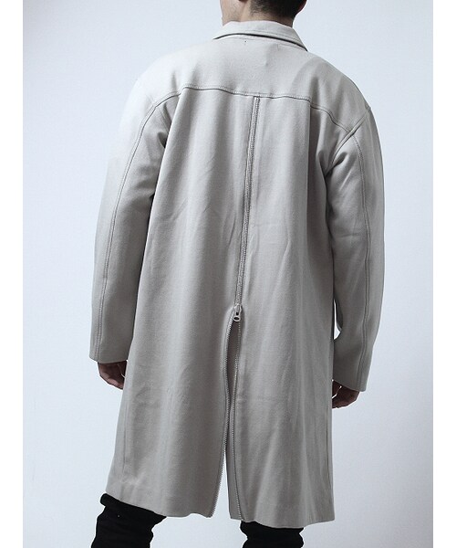 Luv maison（ラブメゾン）の「襟裏刺繍バックZIPチェスターコート