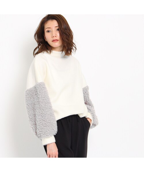 OZOC（オゾック）の「ファー切り替えボリュームニットソー（トップス・レディース・ベージュ/オフホワイト/グレー・その他）」の2枚目の写真