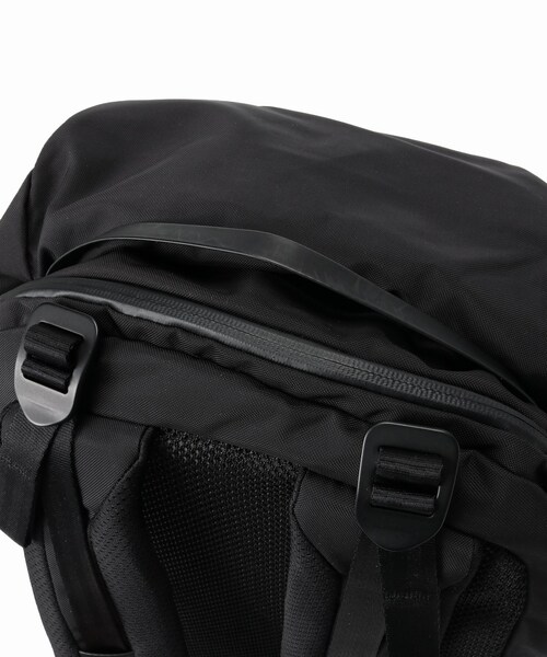 JOURNAL STANDARD relume（ジャーナルスタンダード　レリューム）の「ALCHEMY EQUIPMENT / アルケミーエキップメント : 30L ROLL TOP DAYPACK（バッグ・ブラック/フリー/残り1点）」の8枚目の写真