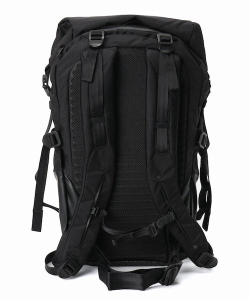 JOURNAL STANDARD relume（ジャーナルスタンダード　レリューム）の「ALCHEMY EQUIPMENT / アルケミーエキップメント : 30L ROLL TOP DAYPACK（バッグ・ブラック/フリー/残り1点）」の4枚目の写真