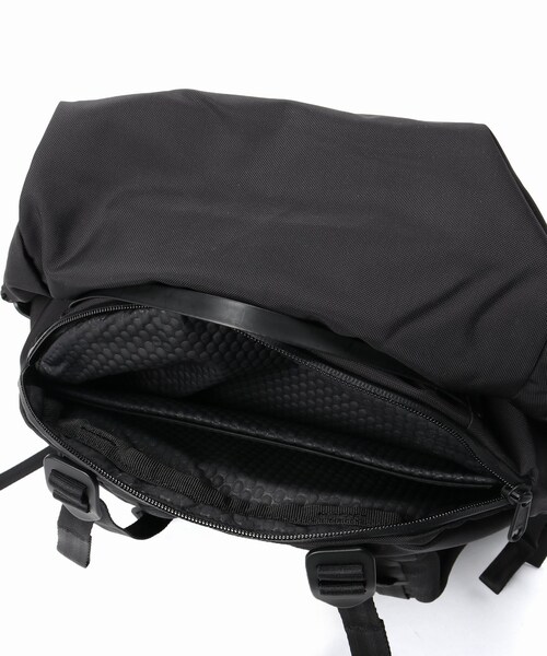 JOURNAL STANDARD relume（ジャーナルスタンダード　レリューム）の「ALCHEMY EQUIPMENT / アルケミーエキップメント : 30L ROLL TOP DAYPACK（バッグ・ブラック/フリー/残り1点）」の9枚目の写真