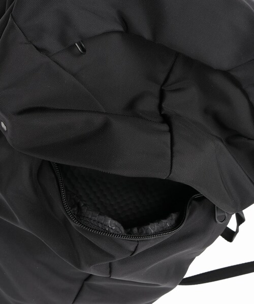 JOURNAL STANDARD relume（ジャーナルスタンダード　レリューム）の「ALCHEMY EQUIPMENT / アルケミーエキップメント : 30L ROLL TOP DAYPACK（バッグ・ブラック/フリー/残り1点）」の10枚目の写真
