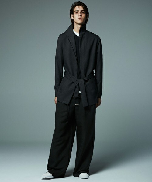 ato（アトウ）の「TROPICAL STRETCH HALF STAND BZ（ブルゾン・メンズ・ブラック/グレー・46/48）」の2枚目の写真