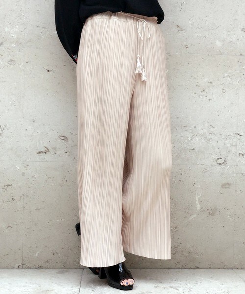 archives(アルシーヴ)の「【WEB限定先行予約】タッセル付きプリーツワイドパンツ(その他パンツ・レディース・ブラック/グレー/ピンク・MEDIUM)」の3枚目の写真