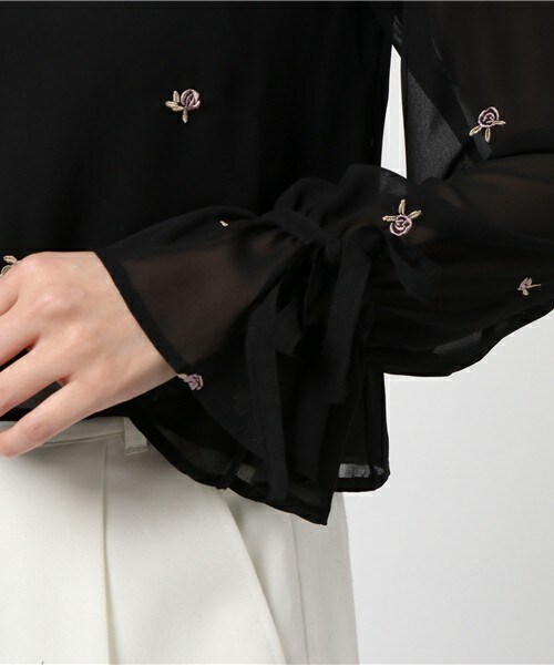 archives（アルシーヴ）の「花柄刺繍ﾌﾞﾗｳｽ（シャツ/ブラウス・レディース・オフホワイト/ブラック/シルバーグレー・MEDIUM）」の8枚目の写真