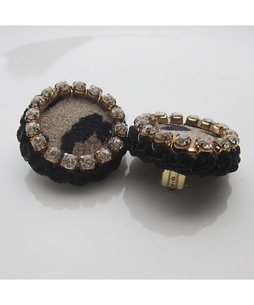 Hime.（ヒメ）の「Hime.フランス製生地くるみボタンイヤリング（イヤリング・レディース・その他）」の3枚目の写真