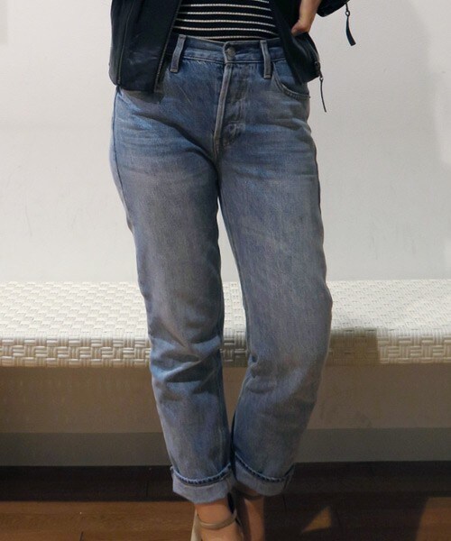 GAP（ギャップ）の「ストレートデニム（デニムパンツ・レディース・/ライトインディゴ・24/25）」の2枚目の写真
