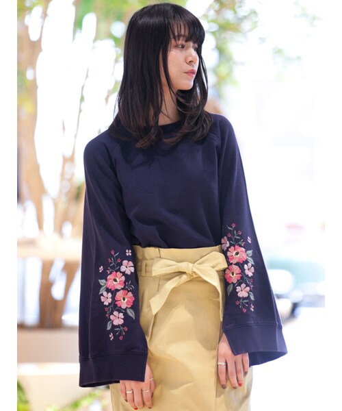 w closet(ダブルクローゼット)の「【S/S】袖スリット刺繍入り裏毛プルオーバー(トップス・レディース・Lピンク/ネイビー/ブラック・FREE)」の4枚目の写真