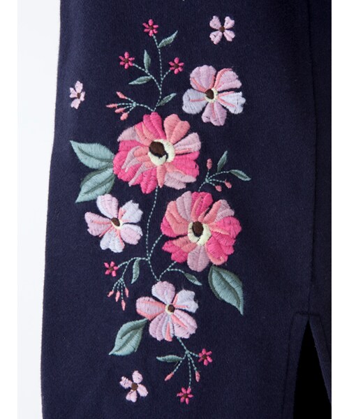 w closet(ダブルクローゼット)の「【S/S】袖スリット刺繍入り裏毛プルオーバー(トップス・レディース・Lピンク/ネイビー/ブラック・FREE)」の9枚目の写真