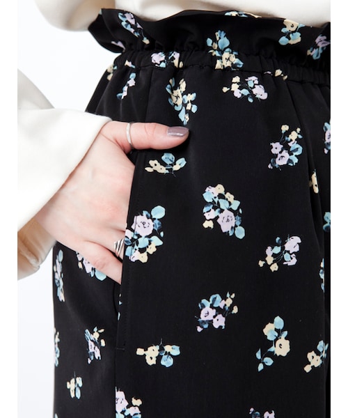 w closet（ダブルクローゼット）の「【S/S】パイピング入り花柄パンツ（パンツ・レディース・Lブルー/ブラック・FREE）」の8枚目の写真