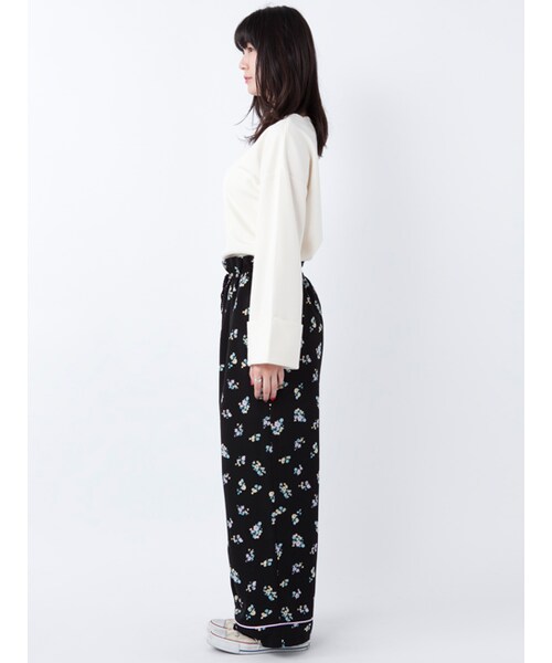 w closet（ダブルクローゼット）の「【S/S】パイピング入り花柄パンツ（パンツ・レディース・Lブルー/ブラック・FREE）」の4枚目の写真