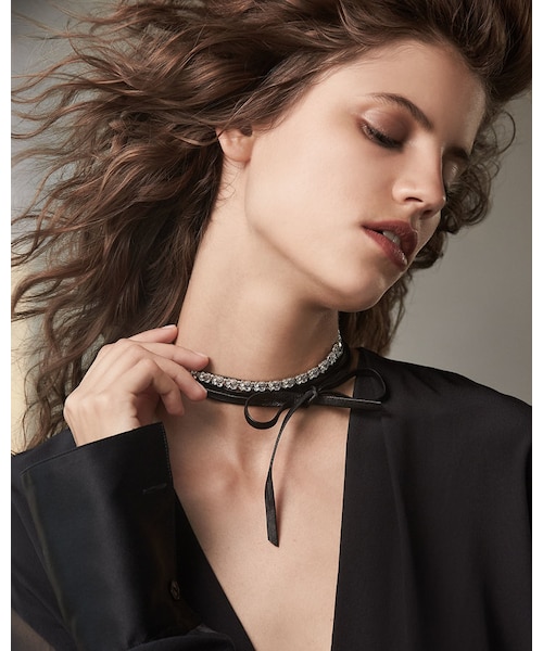 Fallon（ファロン）の「Fallon Leather Wrap Choker w/ Baguette Crystals, Clear（ネックレス・レディース・CLEAR・One Size）」の2枚目の写真