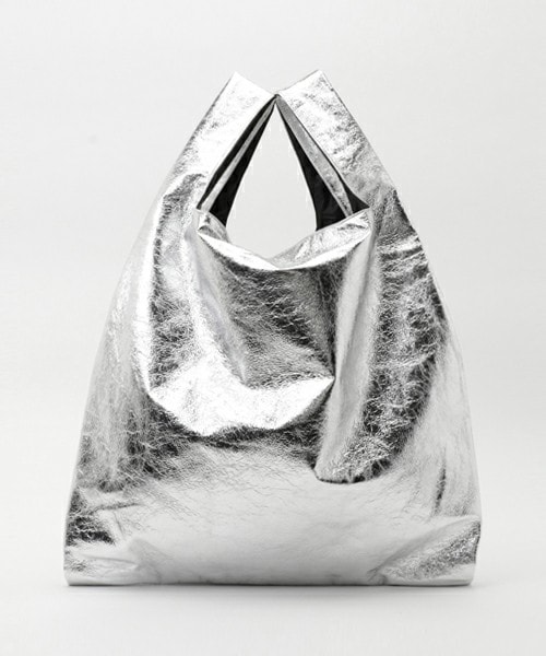 MM6 Maison Margiela(エムエムシックス メゾン マルジェラ)の「MM6 Maison Margiela ミラーレザートートバッグ(トートバッグ・レディース・シルバー・FREE)」の1枚目の写真